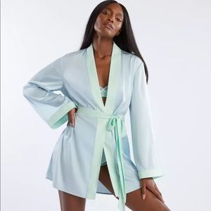 Unworn SAVAGE X FENTY blue short robe - M/L